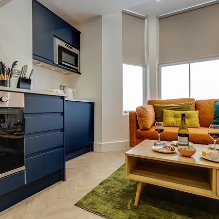 Stylish North Bay & Town *