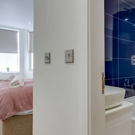 Stylish North Bay & Town