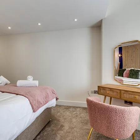 Stylish North Bay & Town * Scarborough